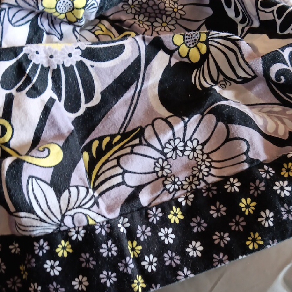 Koi Black and White Floral Tunic - Picture 8 of 9